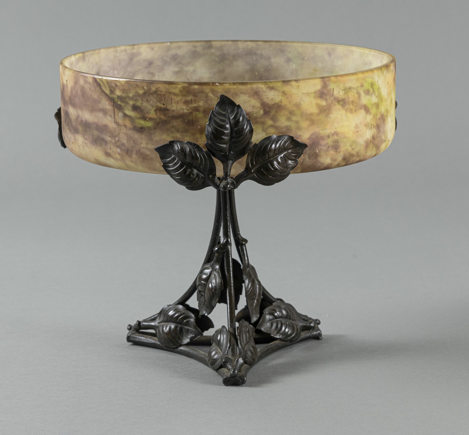 A FOOTED GLASS BOWL - Image 2 of 3