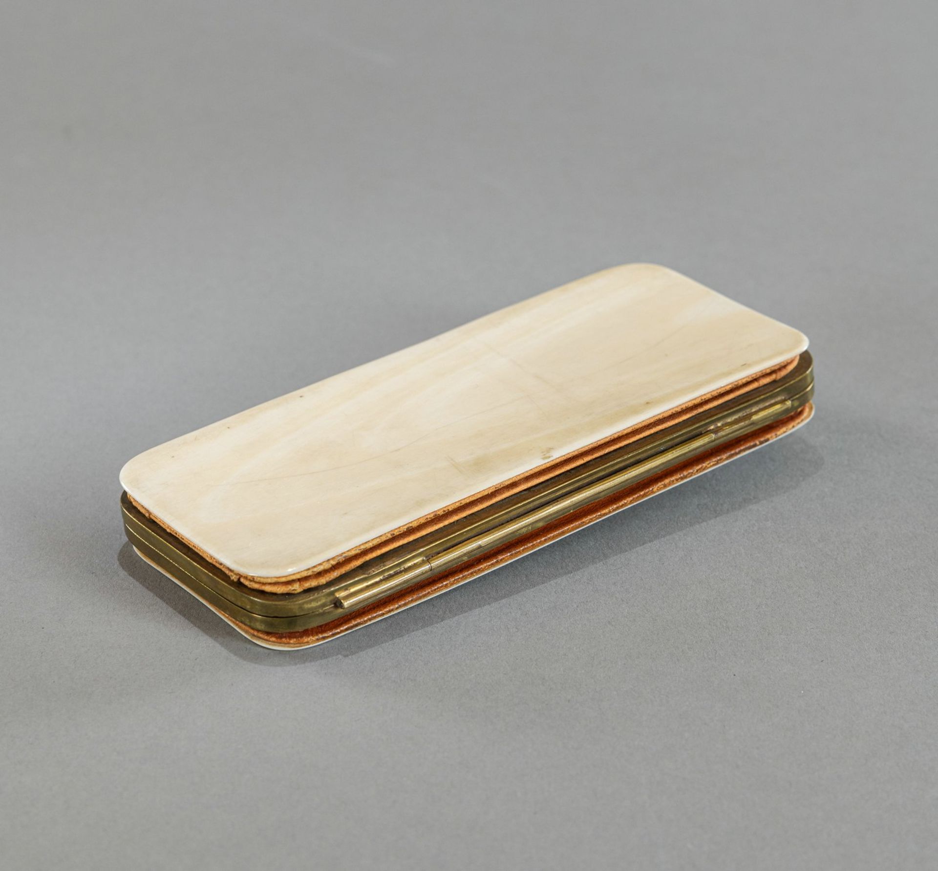 AN IVORY SMALL CASE - Image 5 of 6