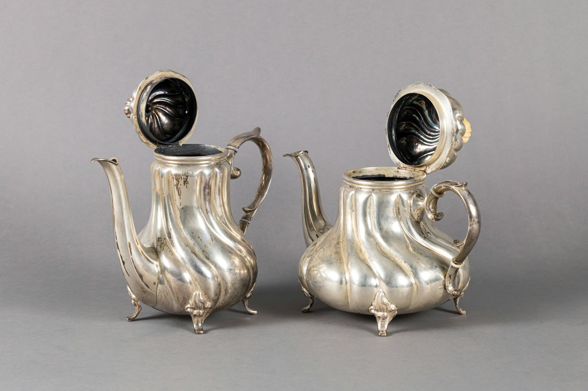 TWO COFFEE POTS AND A SILVER BASKET, - Image 6 of 7