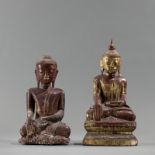 Zwei Skulpturen des Buddha Shakyamuni aus Holz mit Lackfassung