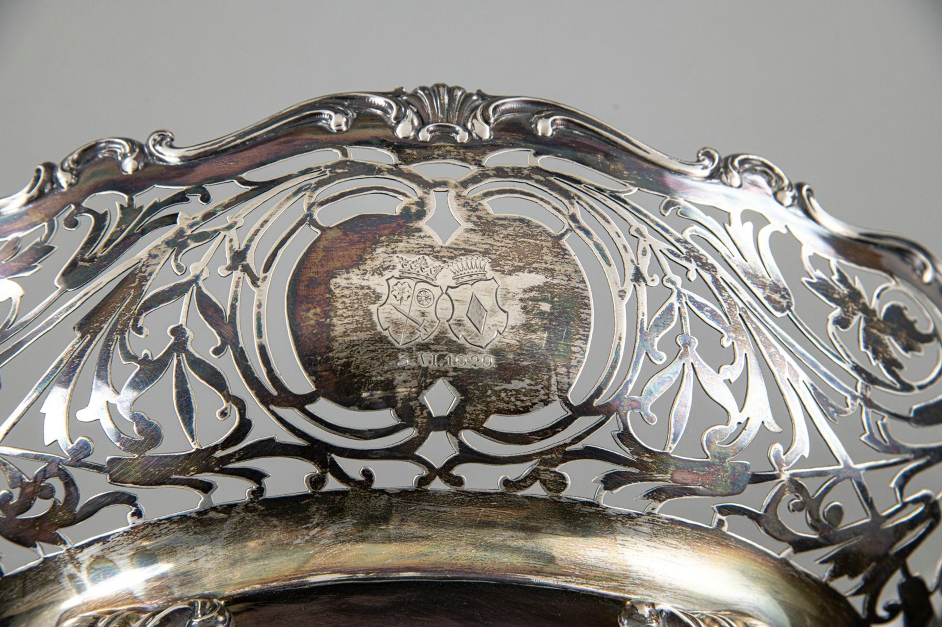A SILVER OPENWORK BASKET, A SILVER DISH, TWO SILVER BOWLS - Image 5 of 6