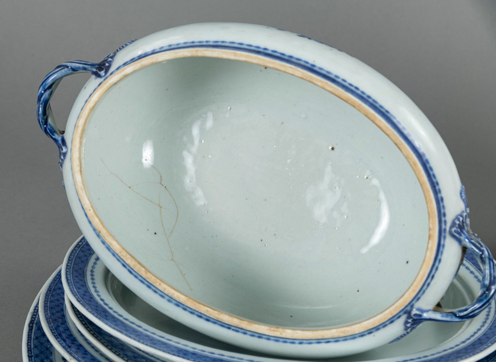 A 19-PIECE DINNERWARE SET WITH A TUREEN, TWO COVERS, WARMING PLATES AND DISHES - Image 3 of 8