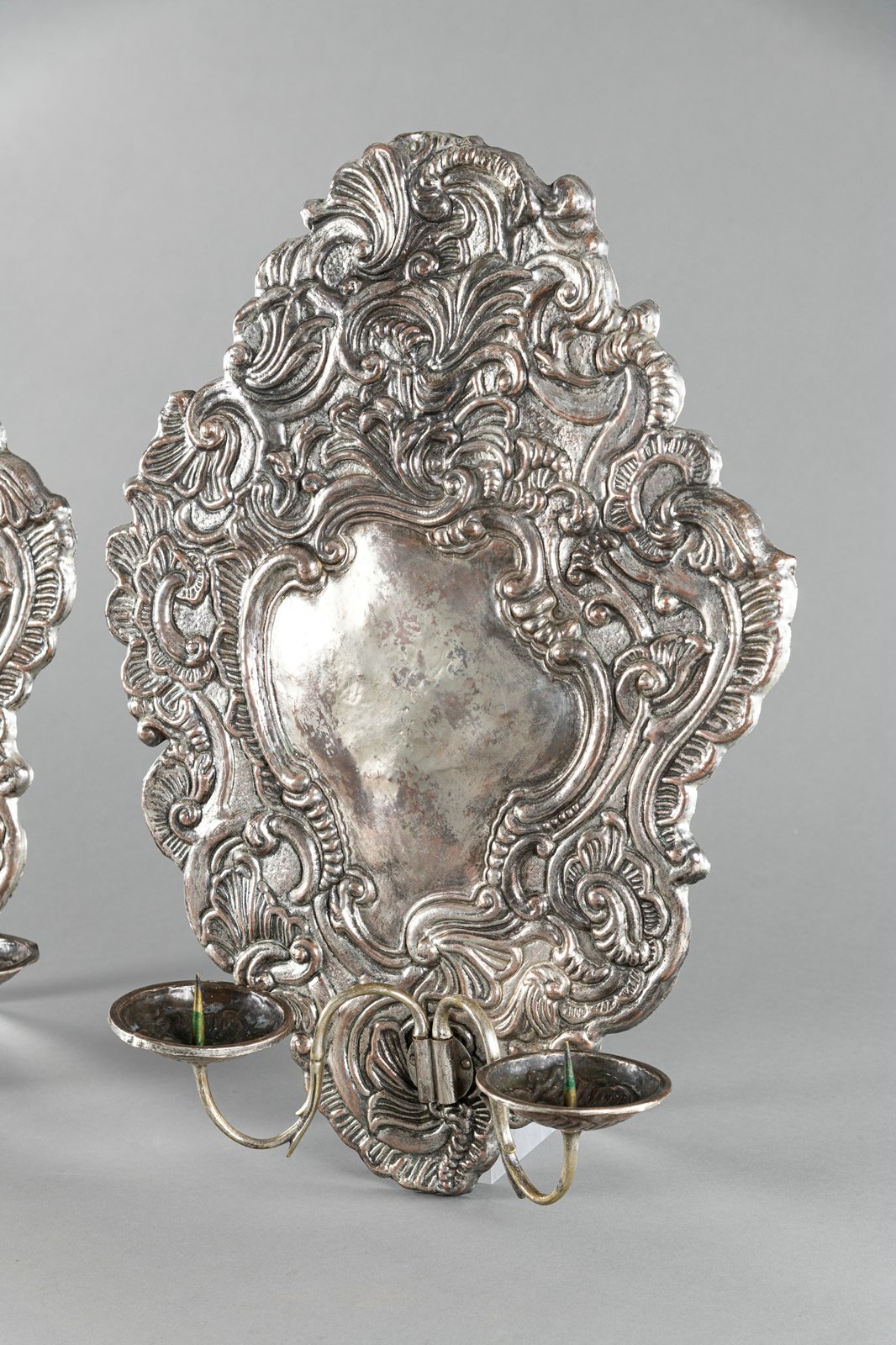 A PAIR OF COPPERPLATE ROCOCO WALL LIGHTS - Image 2 of 5