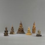 Gruppe von sechs Buddhas aus Holz und Bronze