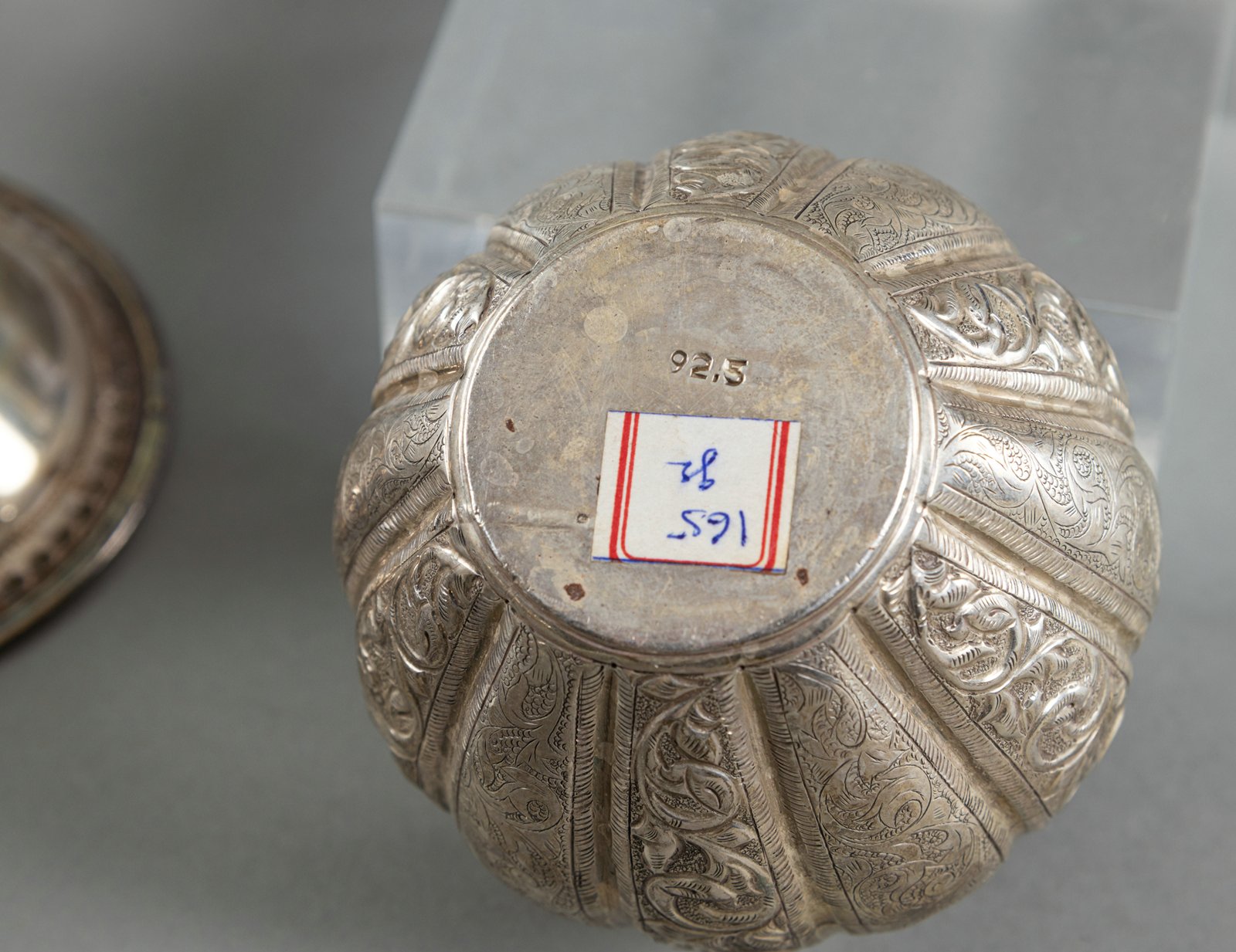 A MIXED LOT OF SILVER SMALL BOWLS AND VASES - Image 12 of 14