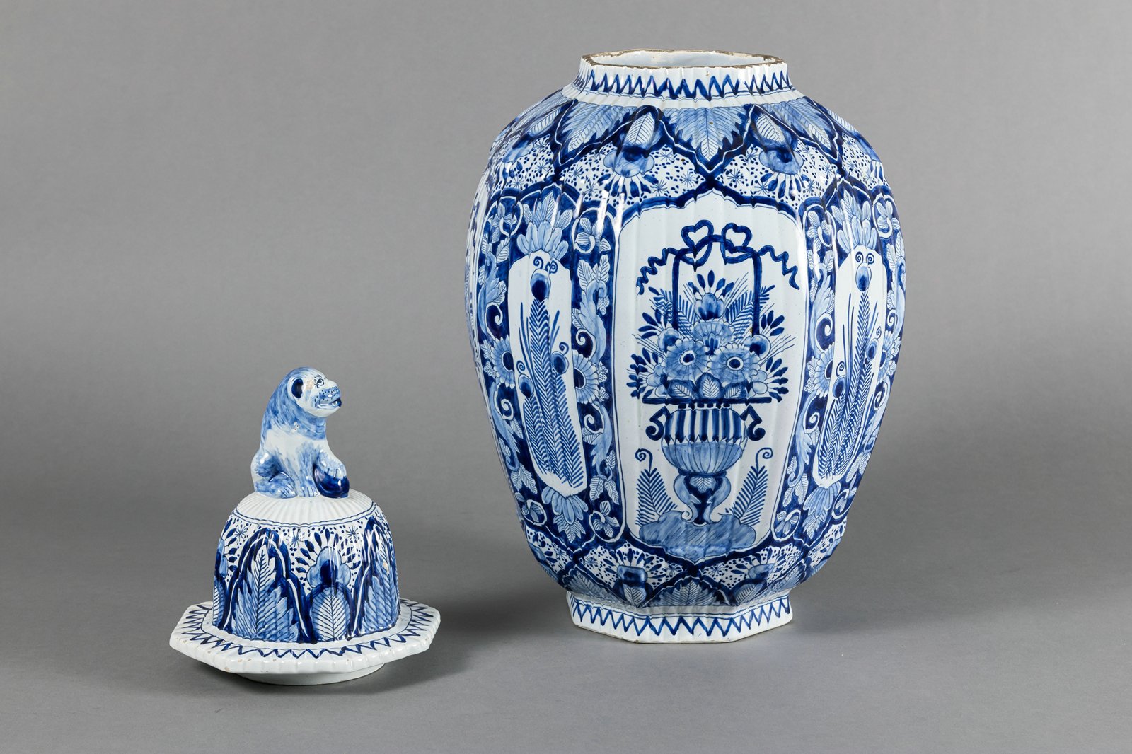 DELFT STYLE VASE AND COVER - Image 5 of 6