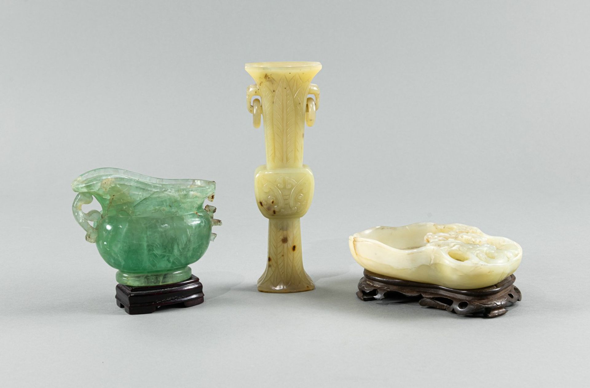 A CARVED BOVENIT VASE, BRUSH WASHER AND WINE CUP - Image 2 of 3