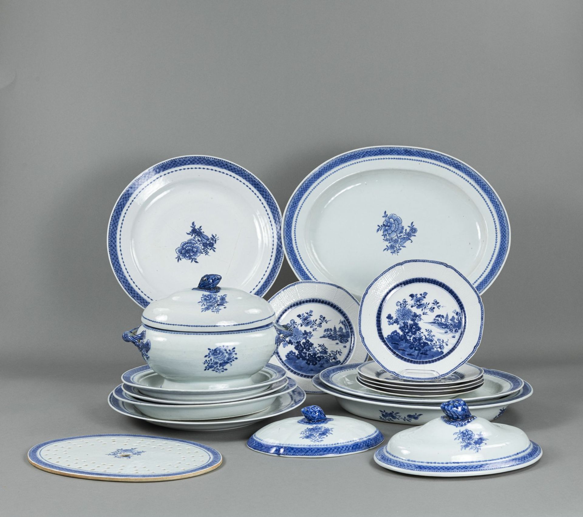 A 19-PIECE DINNERWARE SET WITH A TUREEN, TWO COVERS, WARMING PLATES AND DISHES