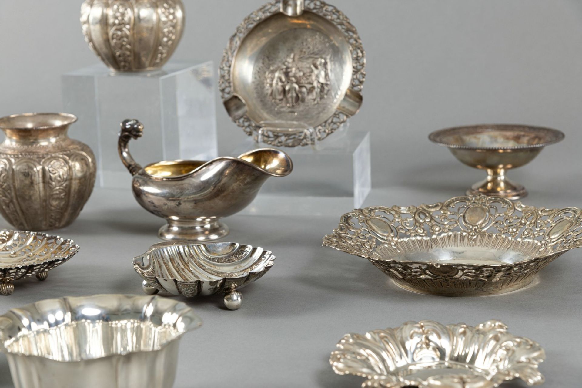 A MIXED LOT OF SILVER SMALL BOWLS AND VASES - Image 5 of 14