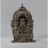 Jain-Altar aus Kupfer mit Tirtankara und Silbereinlagen