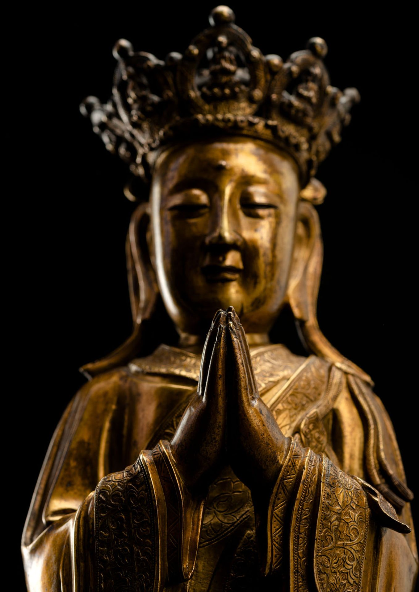 A FINE AND RARE GILT-BRONZE FIGURE OF ANANDA WITH CROWN - Image 5 of 5