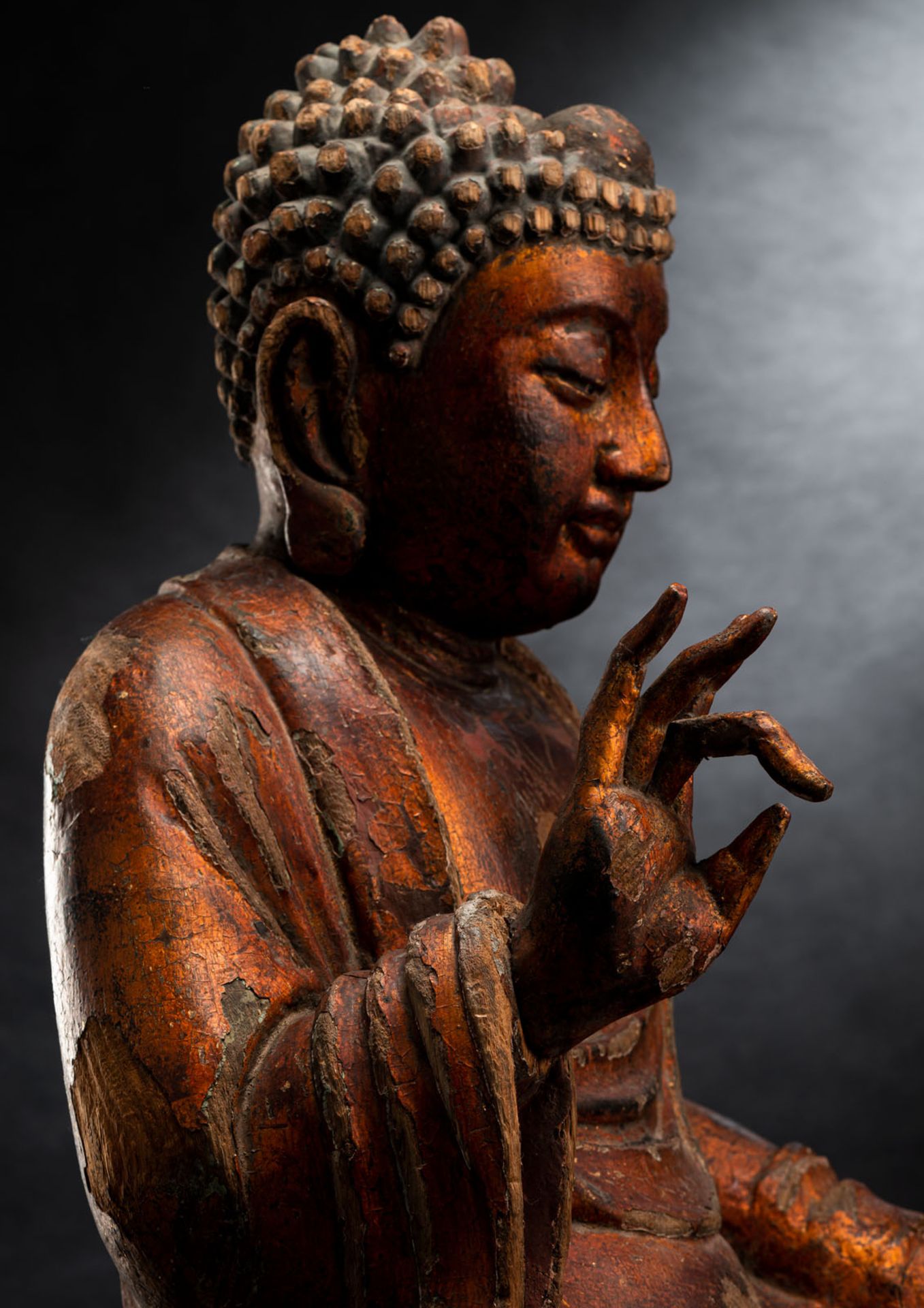 A GILT-LACQUERED CARVED WOOD FIGURE OF SEATED BUDDHA SHAKYAMUNI - Image 4 of 13