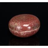 Deckeldose für Siegellack aus Porzellan mit Peachbloom-Glasur