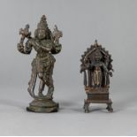 Zwei Bronzefiguren des Krishna und der Lakshmi