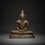 Bronze des Buddha Shakyamuni auf einem flachen Podest