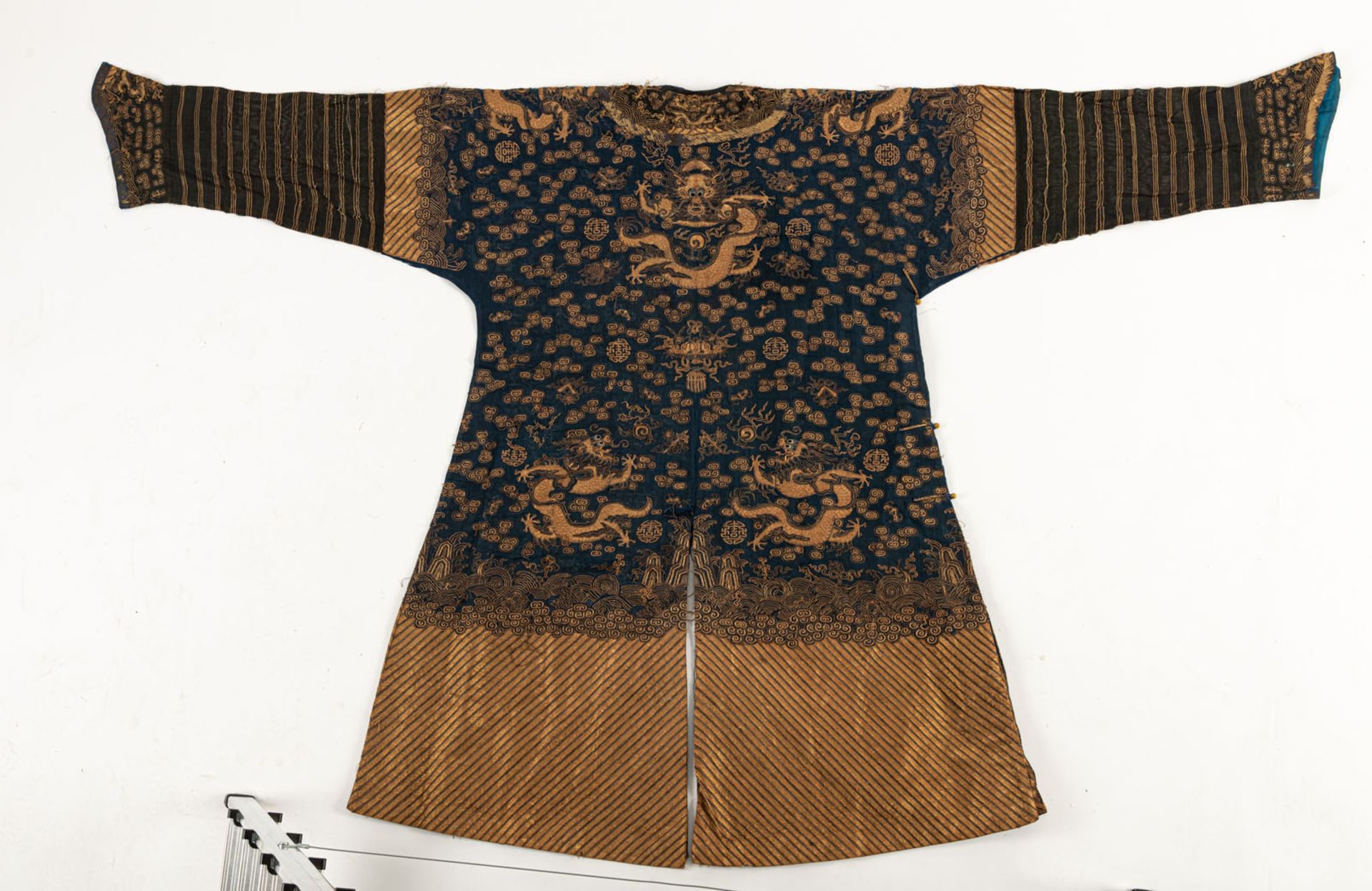 NAVY BLUE DRAGON ROBE (JIFU) IN SHA AND GOLD EMBROIDERY FOR A GENTLEMAN - Image 8 of 8