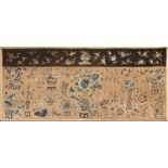Wandbehang aus Seide mit Antiquitätendekor