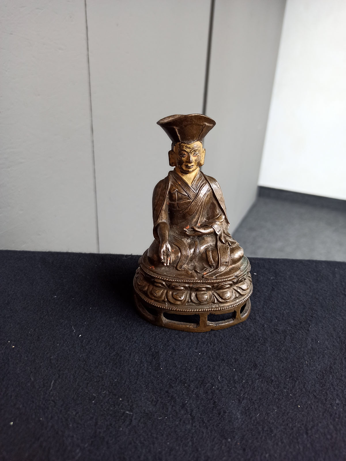 A BRONZE FIGURE OF A LAMA - Image 6 of 10