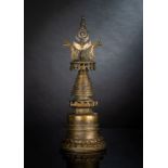 Seltener großer Stupa aus Bronze