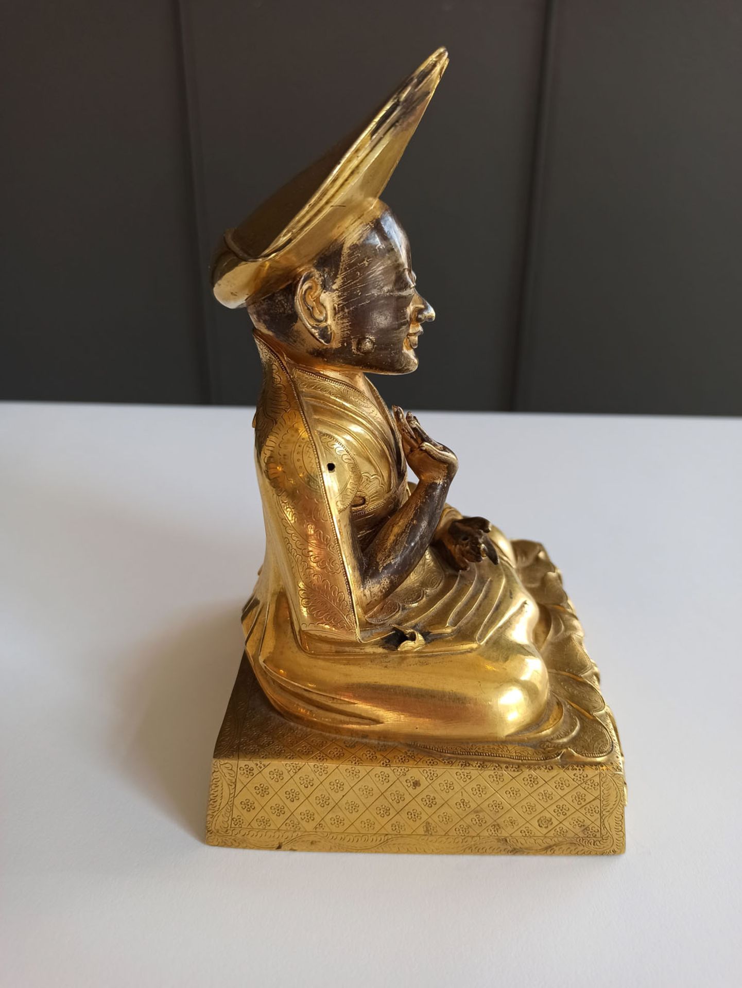 A FINE AND RARE GILT COPPER ALLOY FIGURE OF CHANGKYA ROLPAI DORJE - Image 15 of 17