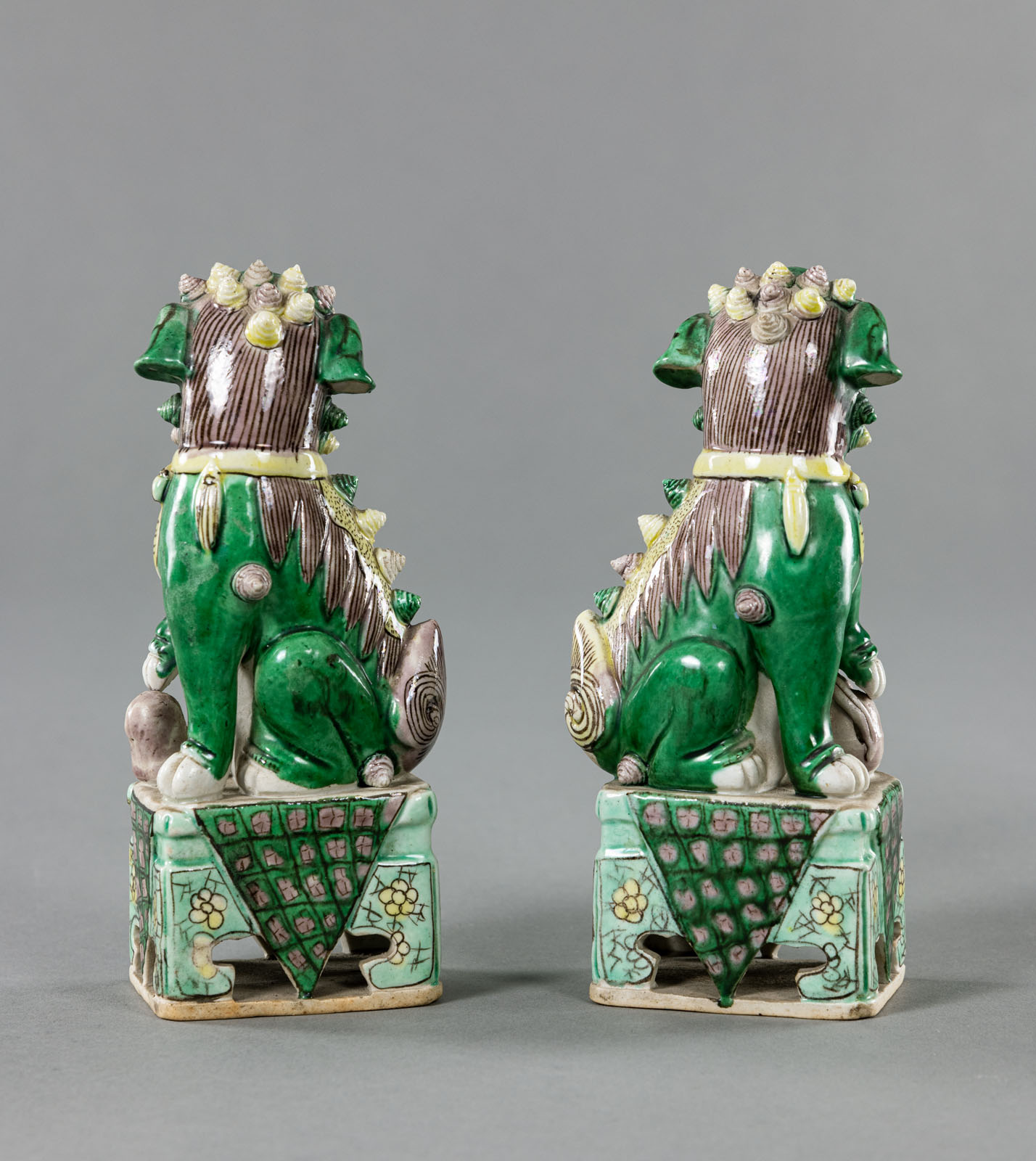 A PAIR OF POLYCHROME BISCUIT PORCELAIN FO LIONS - Image 3 of 4