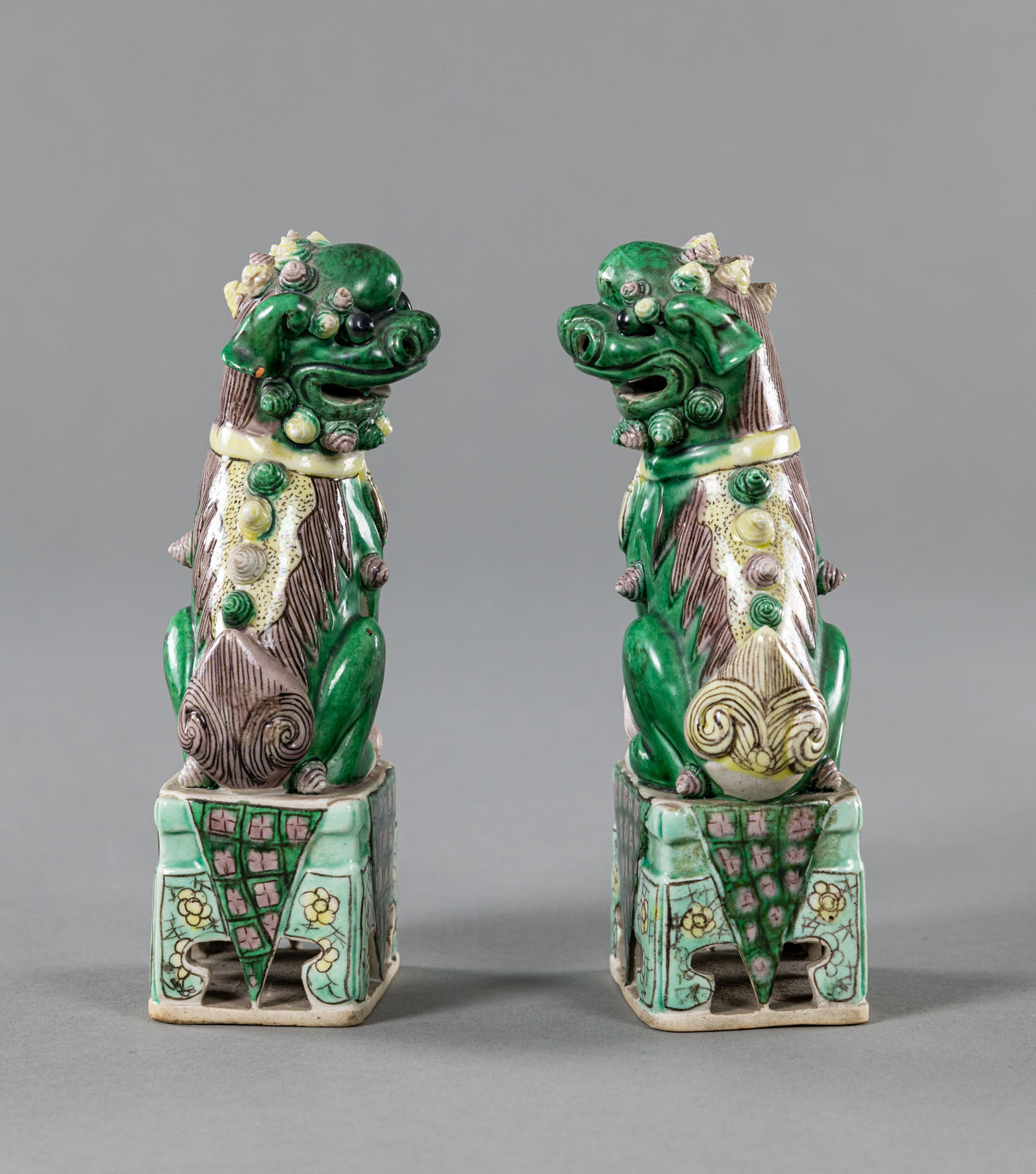 A PAIR OF POLYCHROME BISCUIT PORCELAIN FO LIONS - Image 2 of 4