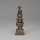 Metallskulptur der Köpfe des Avalokiteshvara