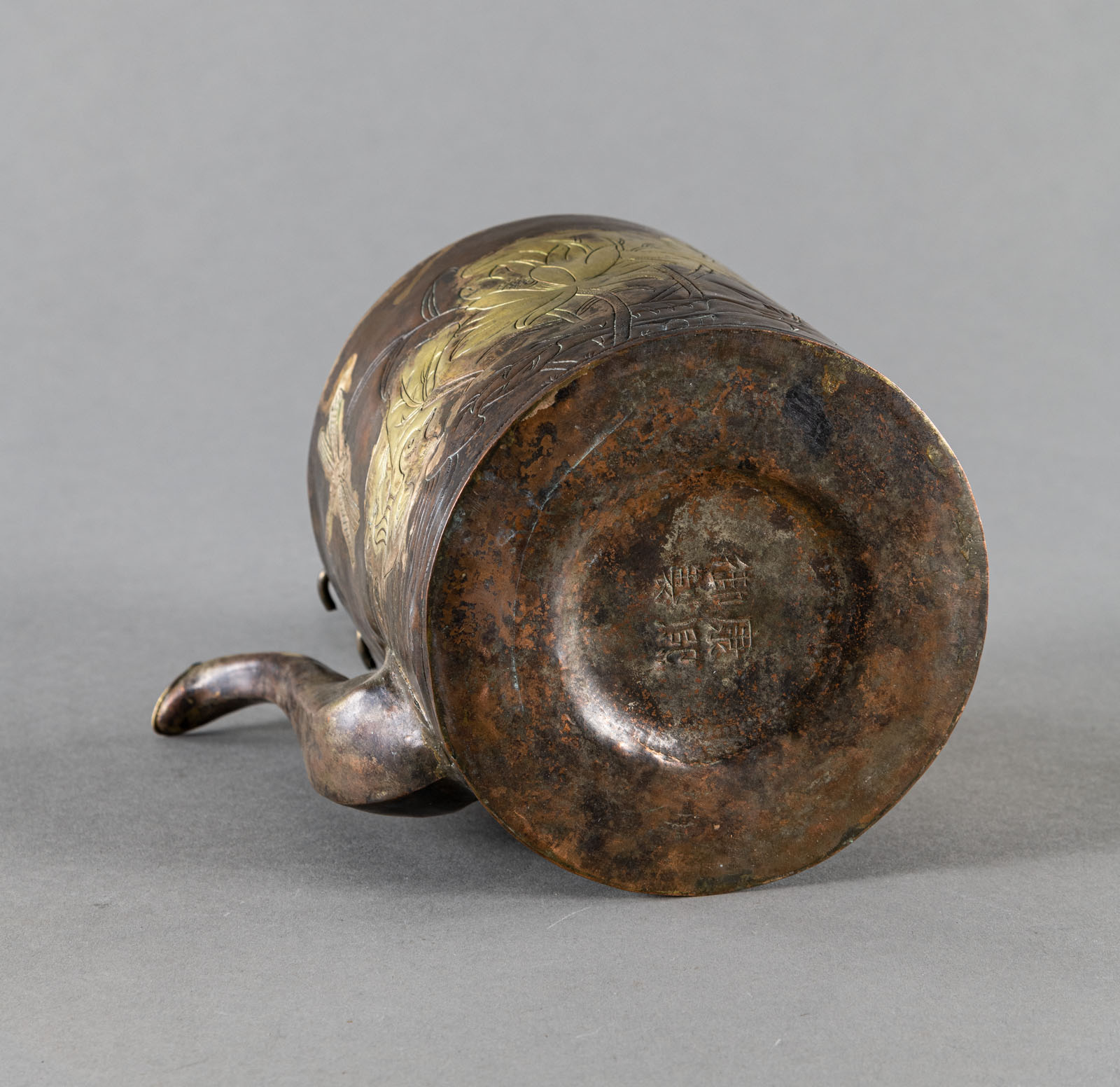 A PART-GILT COPPER EWER AND COVER WITH LOTOS - Image 4 of 5