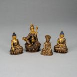 Vier Miniaturbronzen des Padmasambhava und Buddha Shakyamuni