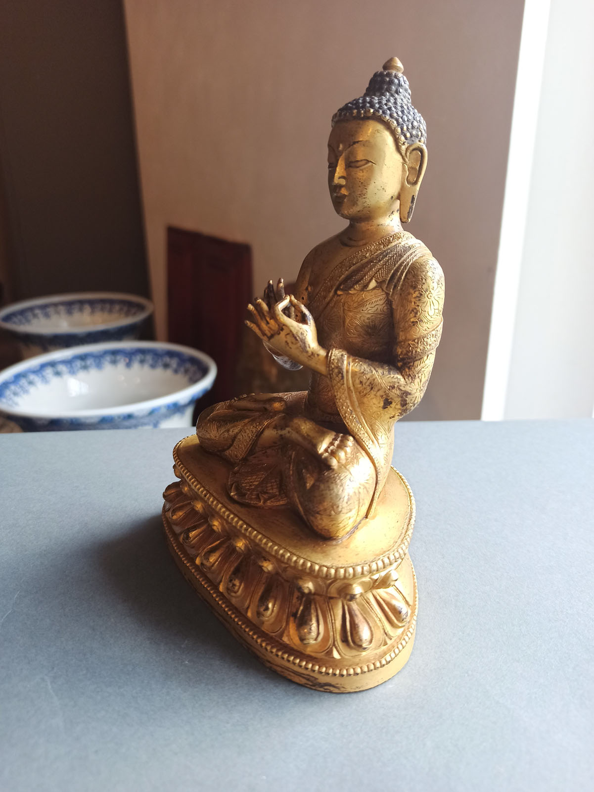 A FINE AND RARE GILT-BRONZE FIGURE OF BUDDHA SHAKYAMUNI - Image 9 of 10