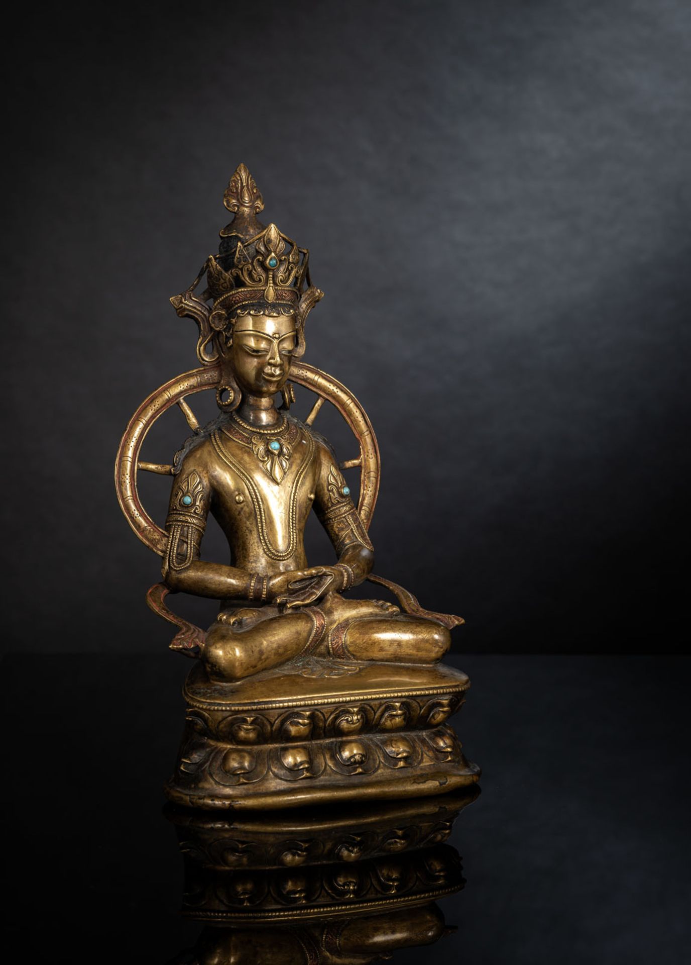 A FINE SILVER- AND COPPER-INLAID BRONZE FIGURE OF AMITABHA - Image 2 of 4