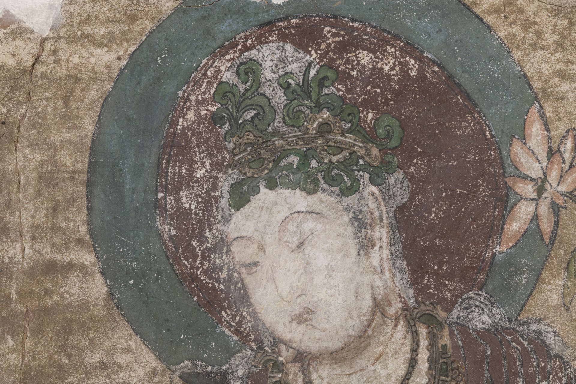 A RARE STUCCO PAINTING OF GUANYIN - Image 4 of 9