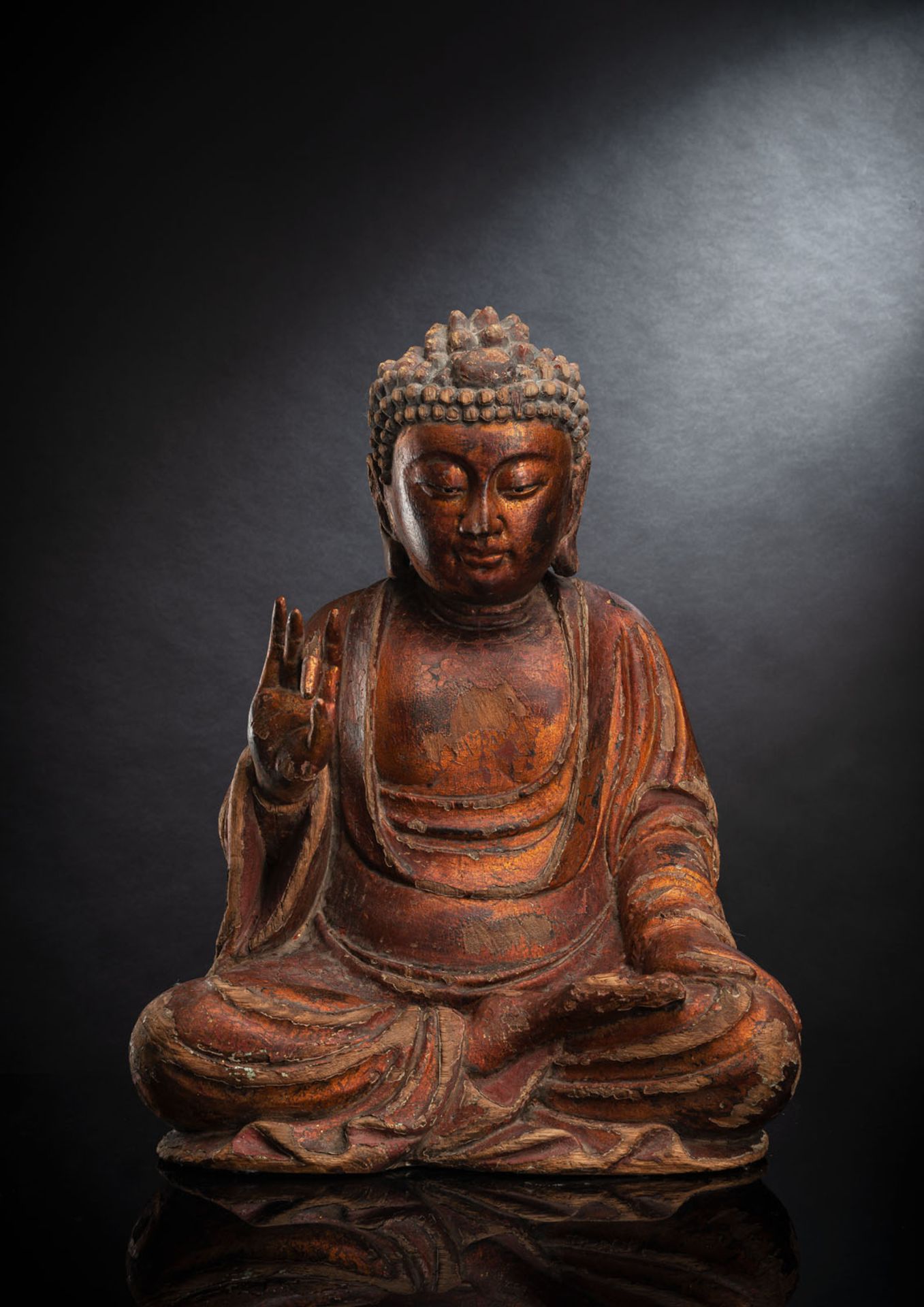 A GILT-LACQUERED CARVED WOOD FIGURE OF SEATED BUDDHA SHAKYAMUNI - Image 2 of 13