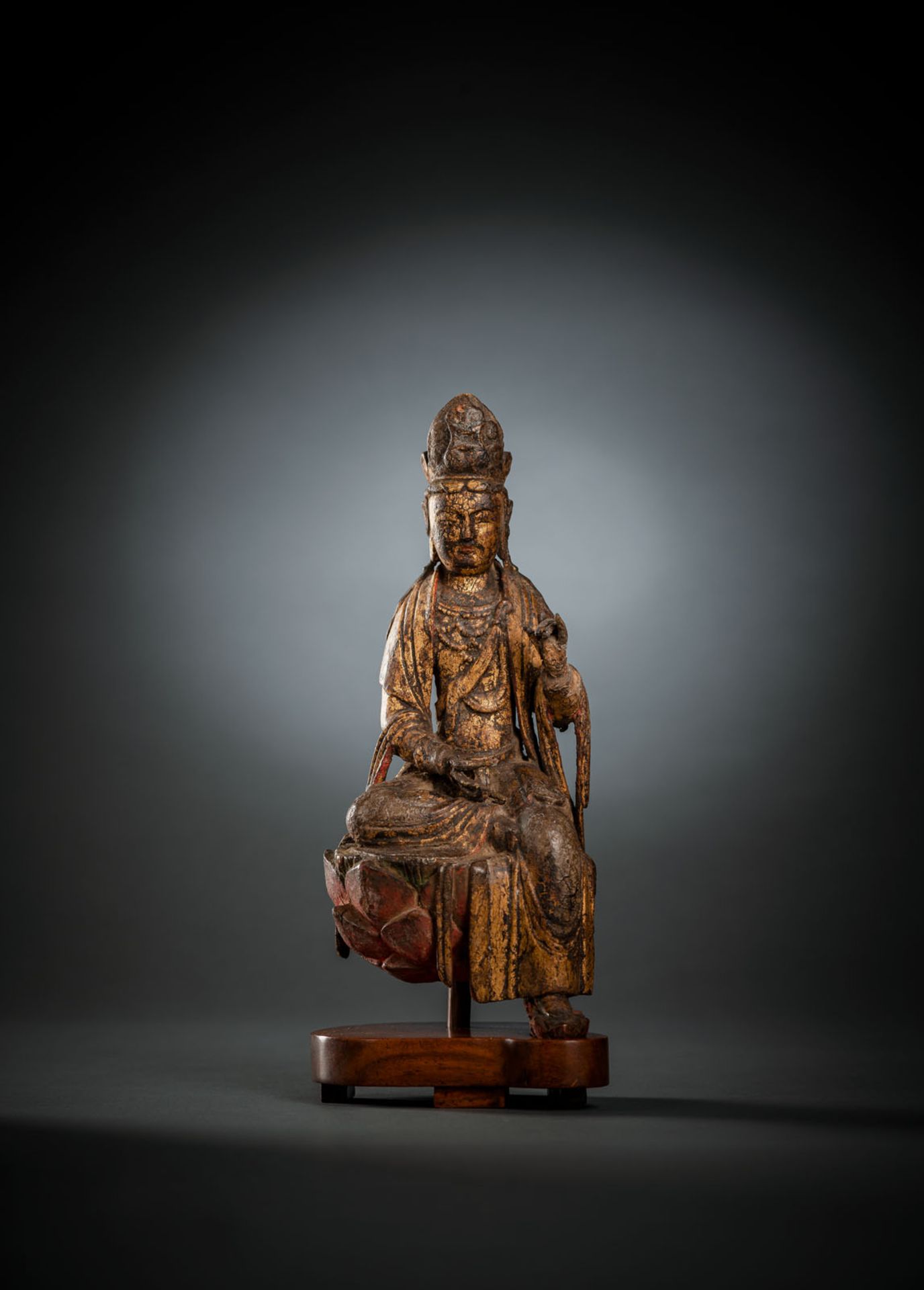 A FINE AND RARE GILT-LACQUERED AND POLYCHROME FIGURE OF GUANYIN - Image 2 of 4