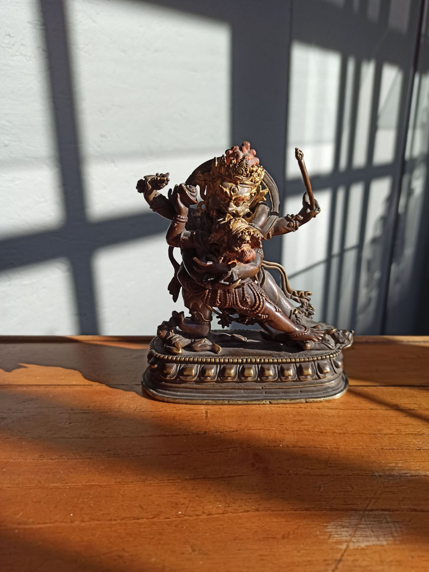 A RARE BRONZE EMANATION OF VAJRAPANI ON A LOTUS - Image 6 of 10