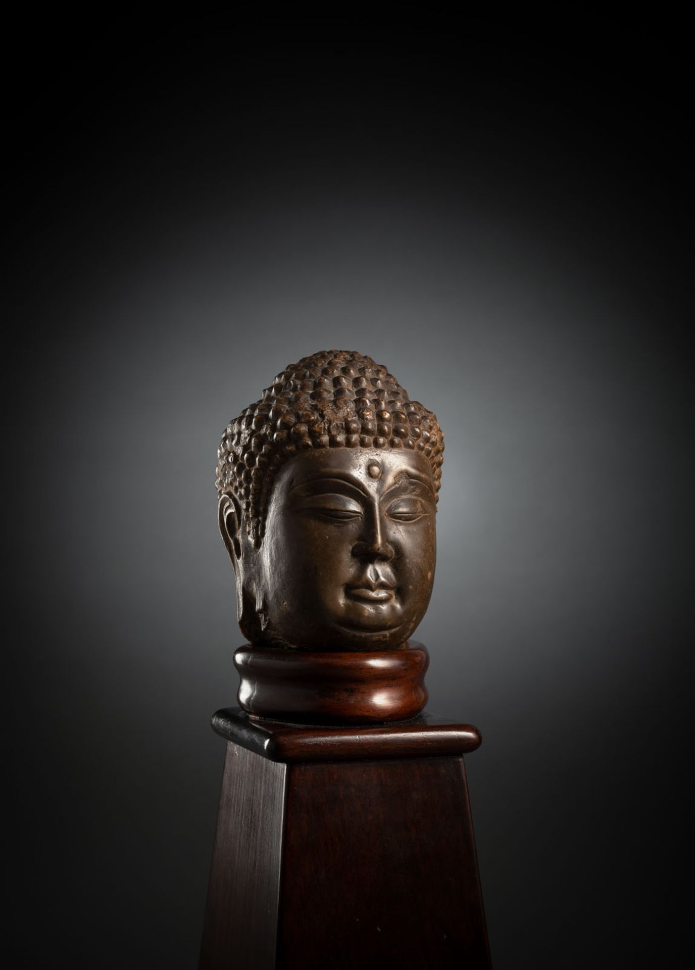 A LIMESTONE HEAD OF BUDDHA SHAKYAMUNI - Image 2 of 2