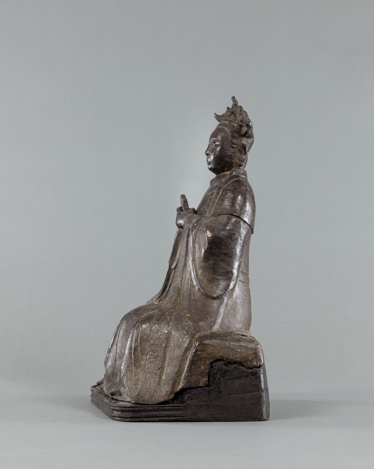 A BRONZE FIGURE OF AN IMMORTAL - Image 2 of 3