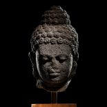 Feiner Kopf des Buddha aus Vulkangestein