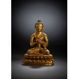 Feine und seltene feuervergoldete Bronze des Buddha Shakyamuni in ein prächtig dekoriertes Gewand g