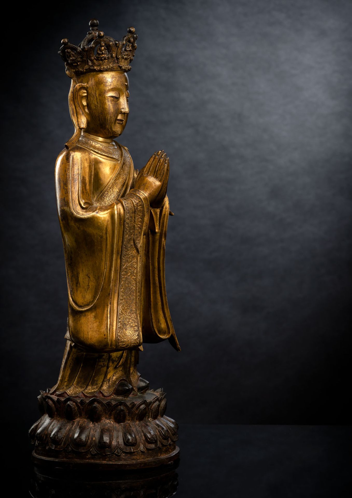 A FINE AND RARE GILT-BRONZE FIGURE OF ANANDA WITH CROWN - Image 3 of 5