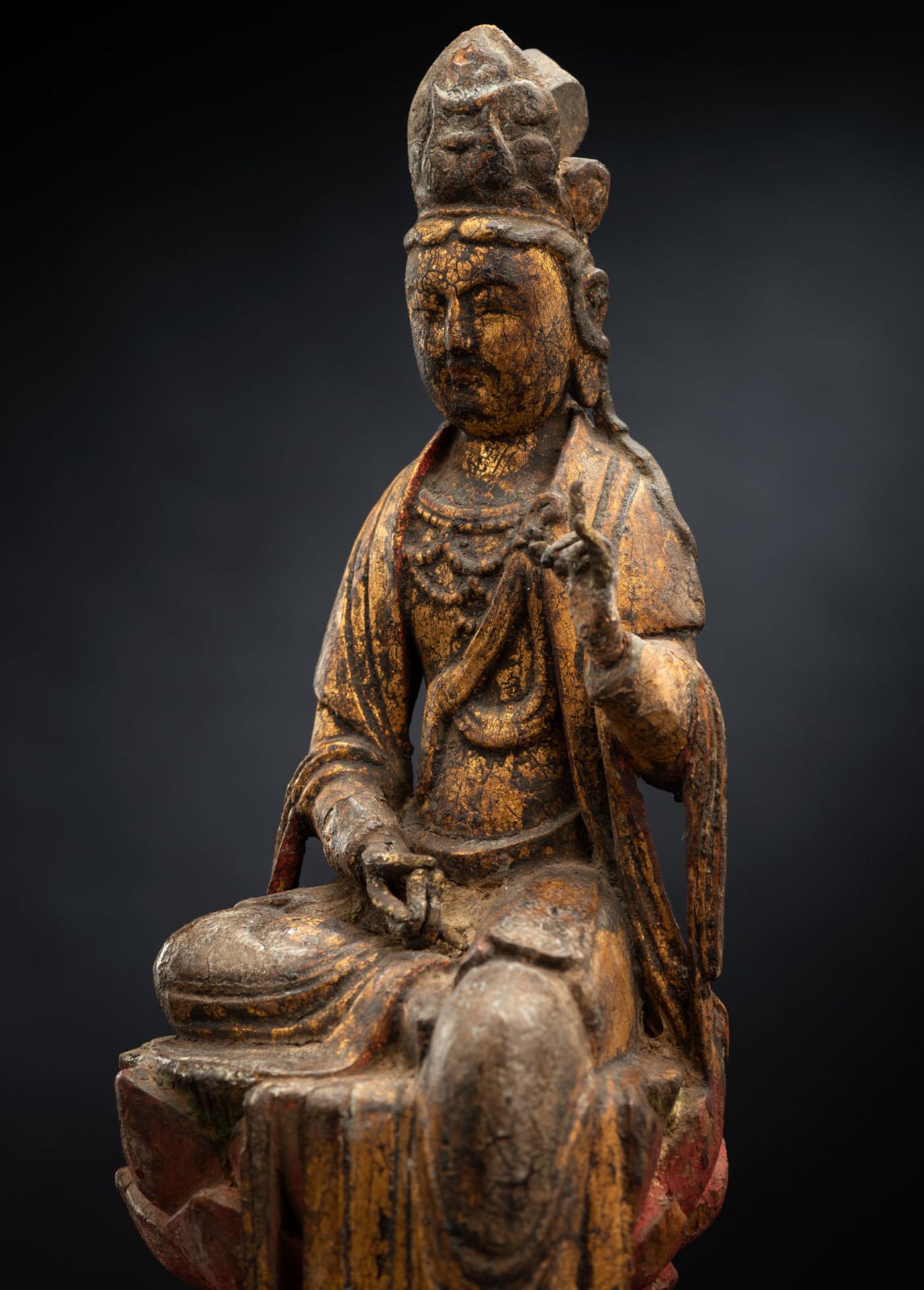 A FINE AND RARE GILT-LACQUERED AND POLYCHROME FIGURE OF GUANYIN - Image 4 of 4