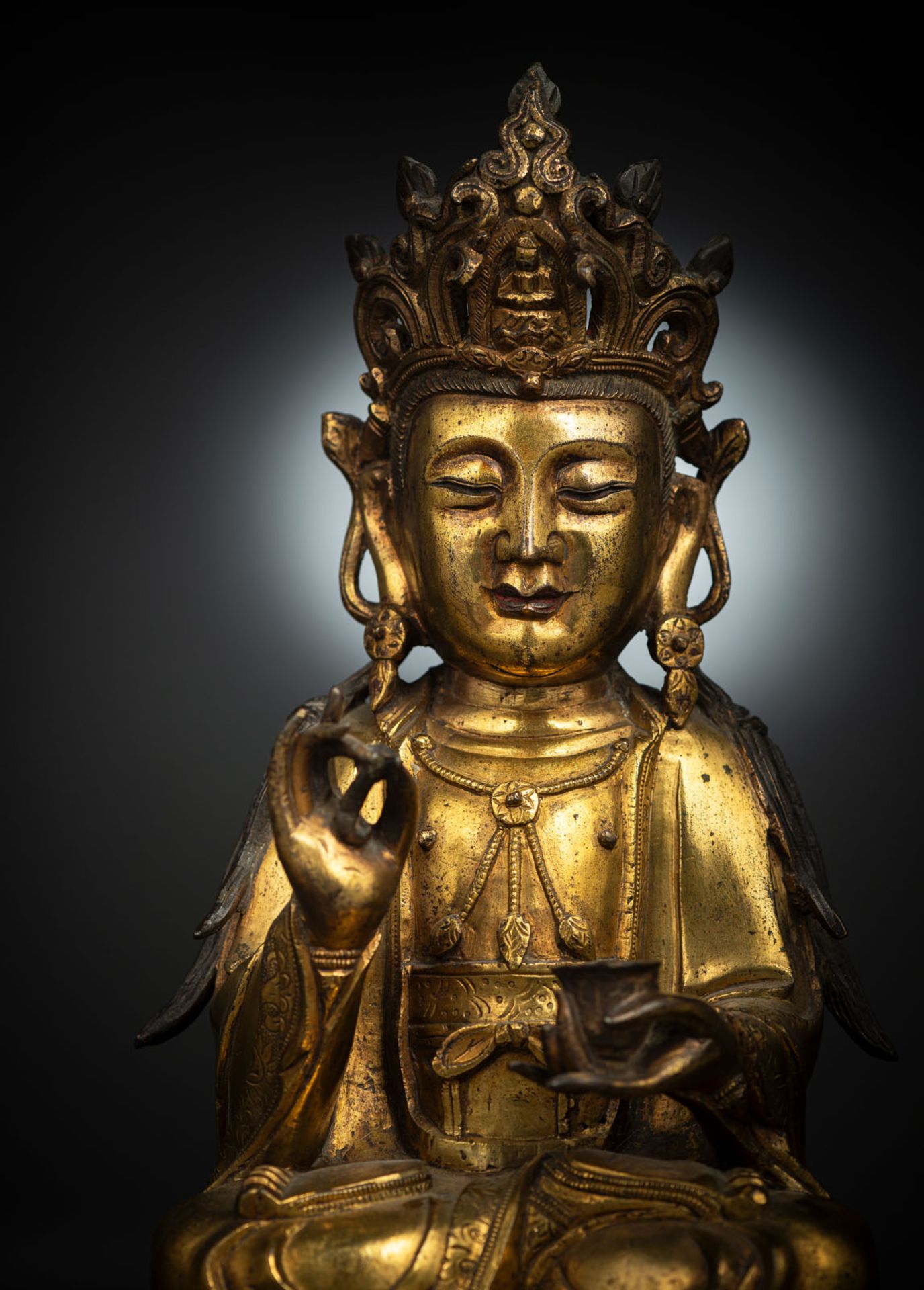 A GILT-BRONZE FIGURE OF SEATED GUANYIN - Image 5 of 10