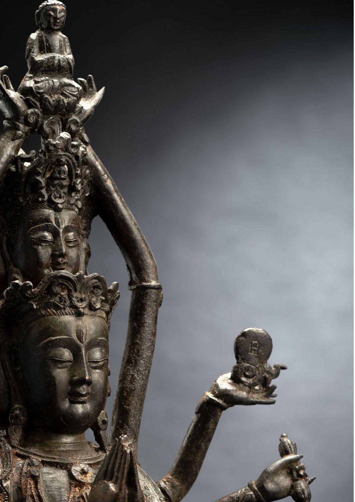 A RARE BRONZE FIGURE OF GUANYIN - Image 2 of 4