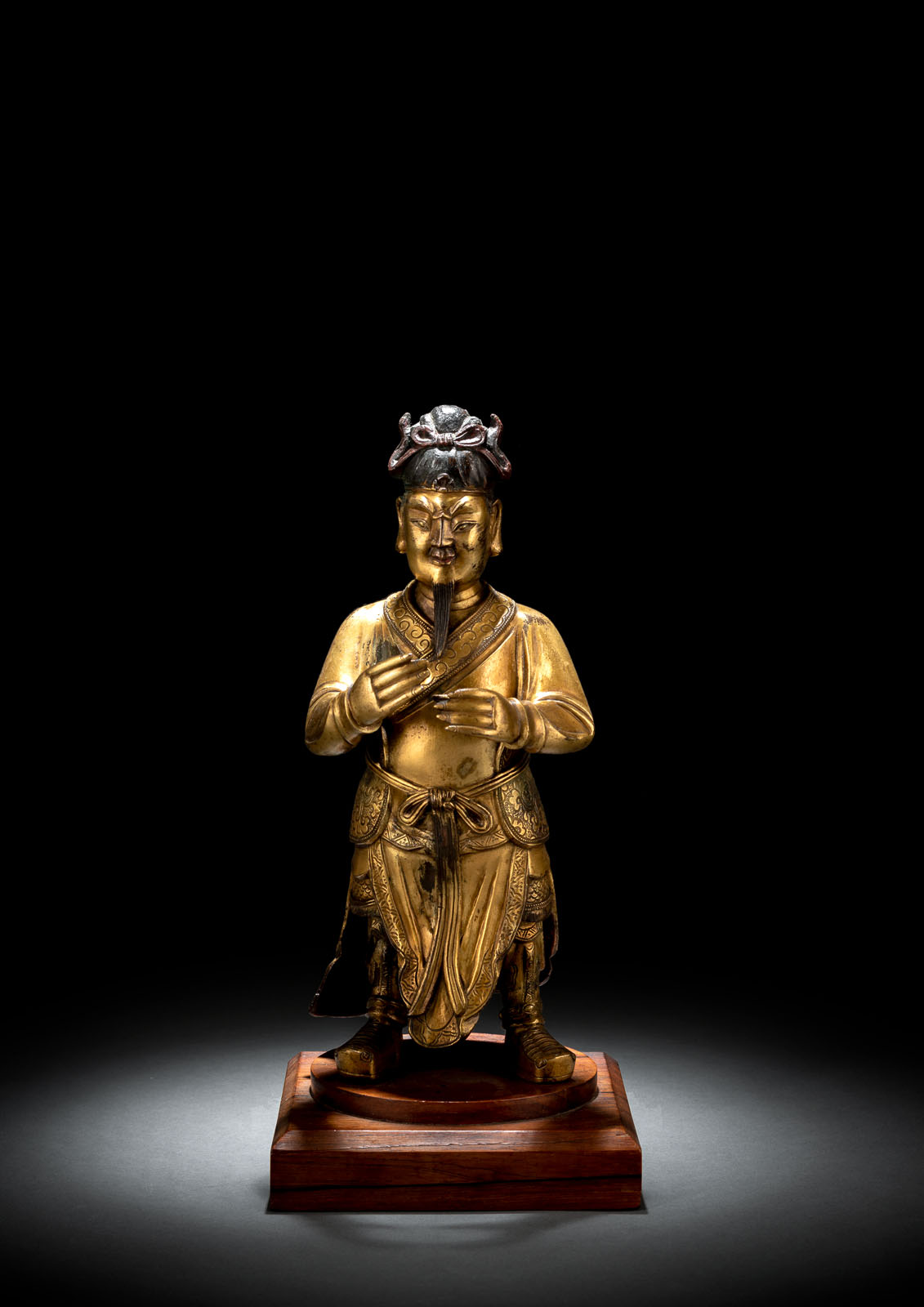 A GILT-BRONZE FIGURE OF STANDING GUAN PING