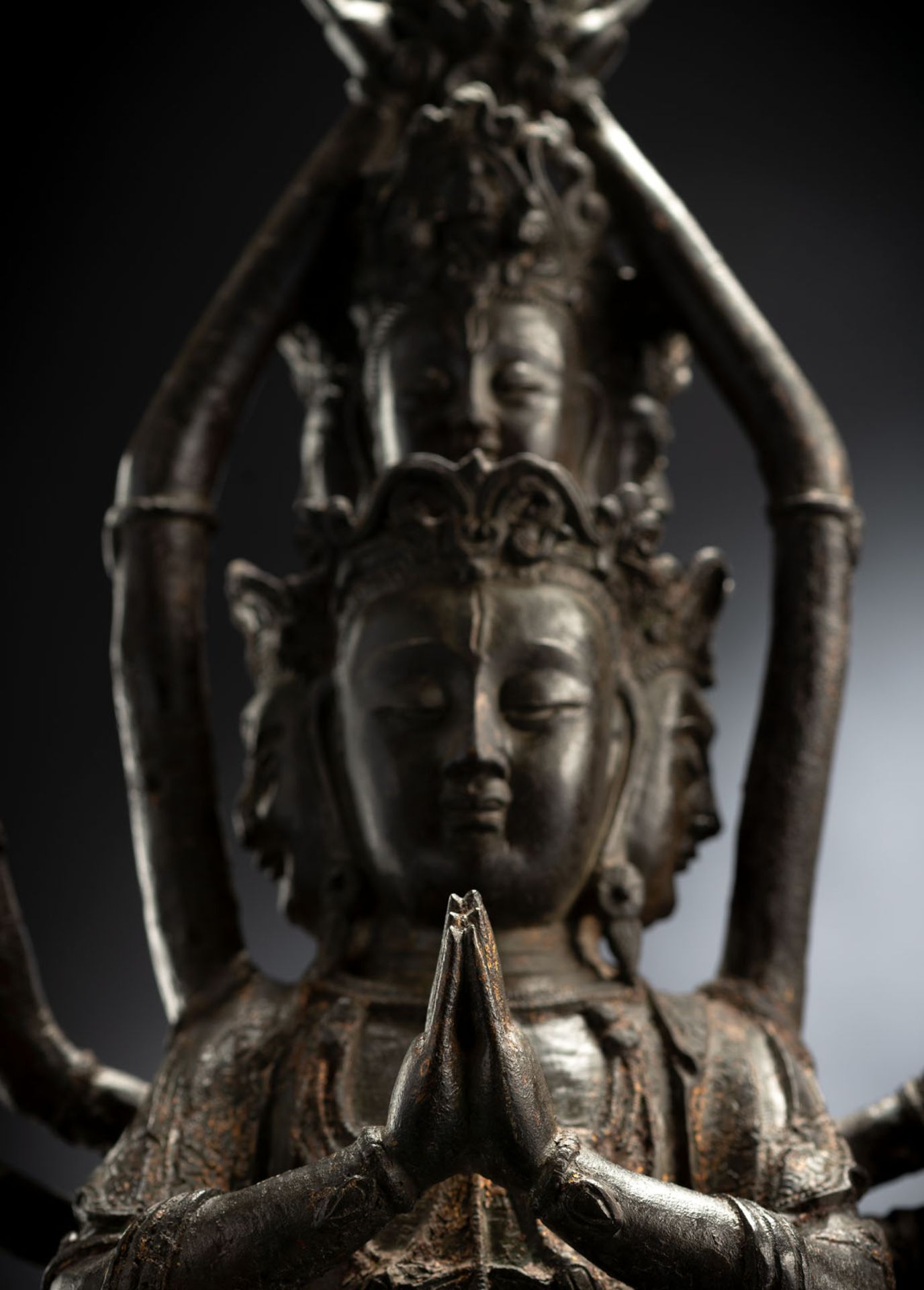 A RARE BRONZE FIGURE OF GUANYIN - Image 4 of 4