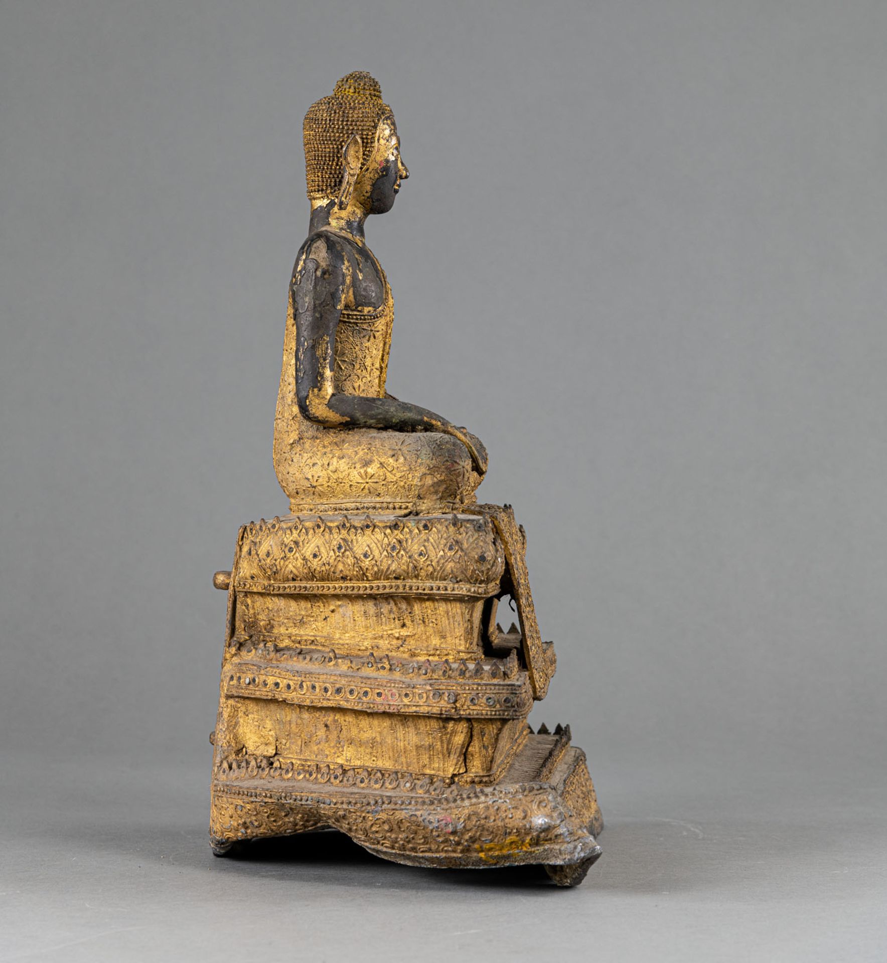A BRONZE FIGURE OF BUDDHA ON A THREE-TIERED THRONE - Image 2 of 4