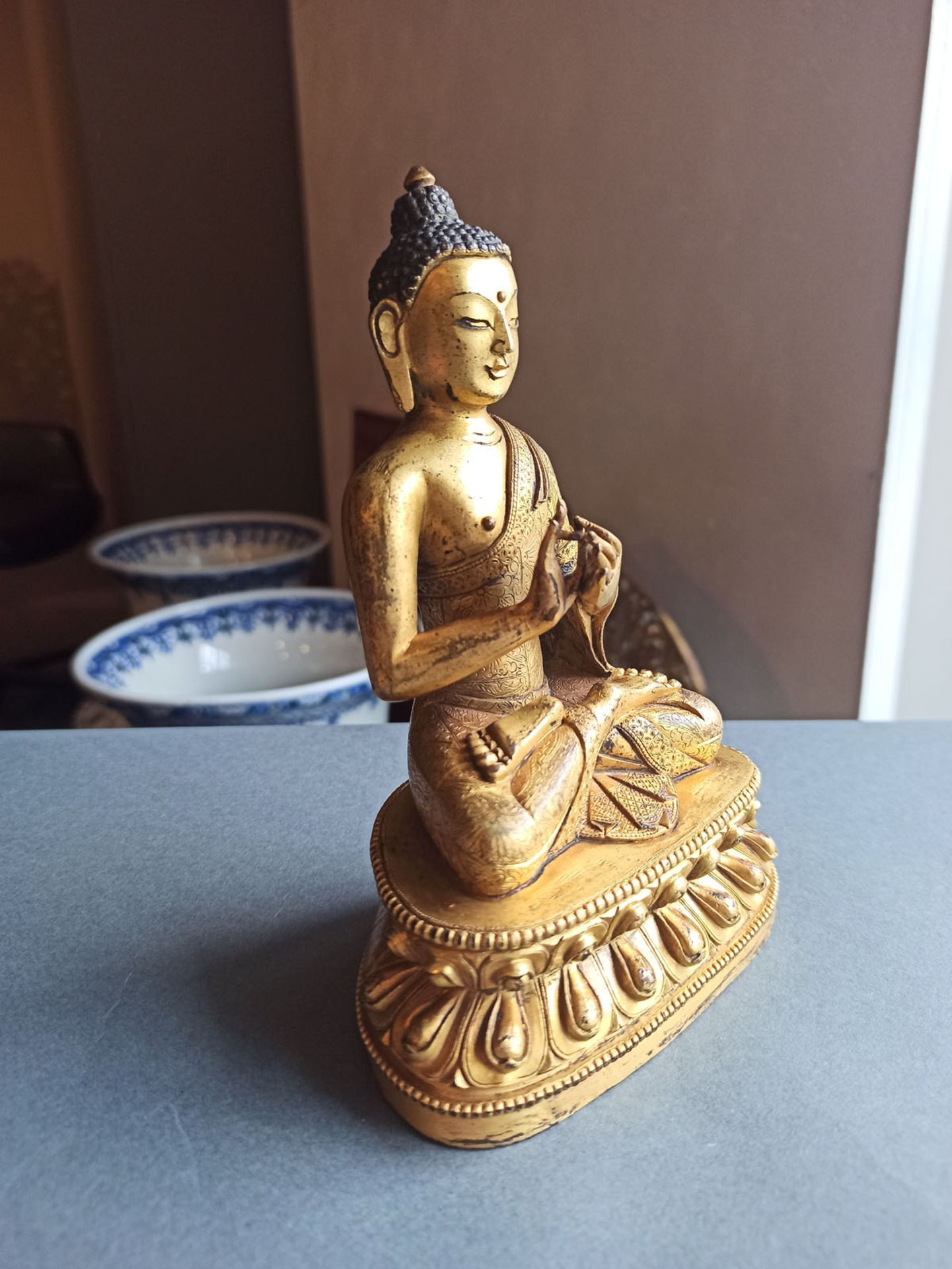 A FINE AND RARE GILT-BRONZE FIGURE OF BUDDHA SHAKYAMUNI - Image 7 of 10