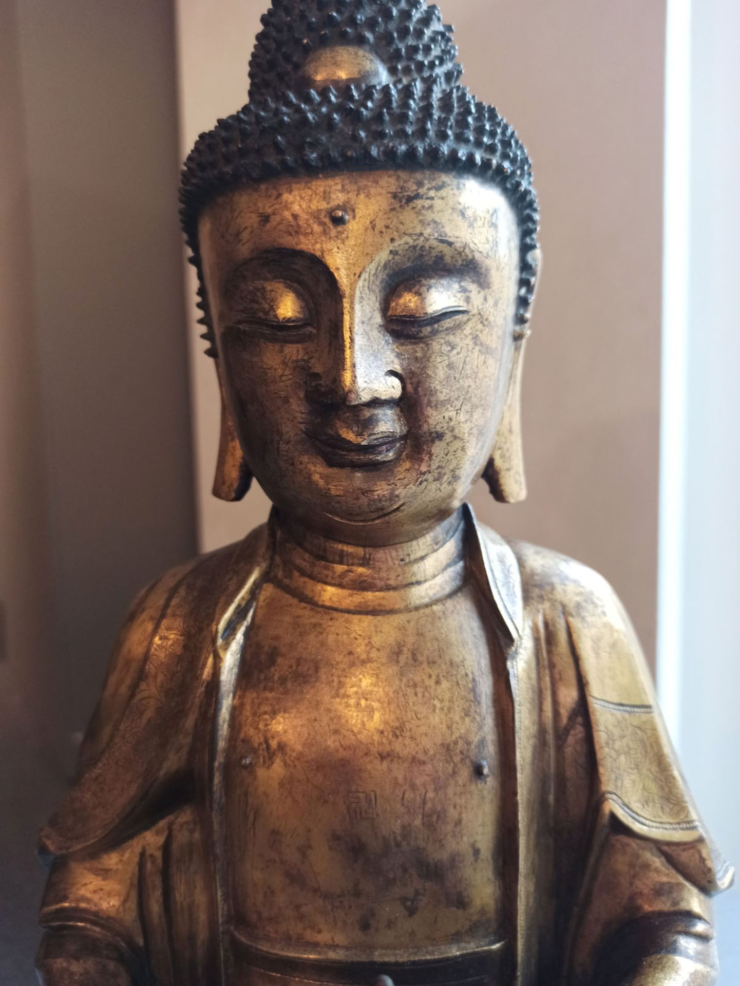 A FINE GILT-BRONZE FIGURE OF BUDDHA SHAKYAMUNI - Image 13 of 15