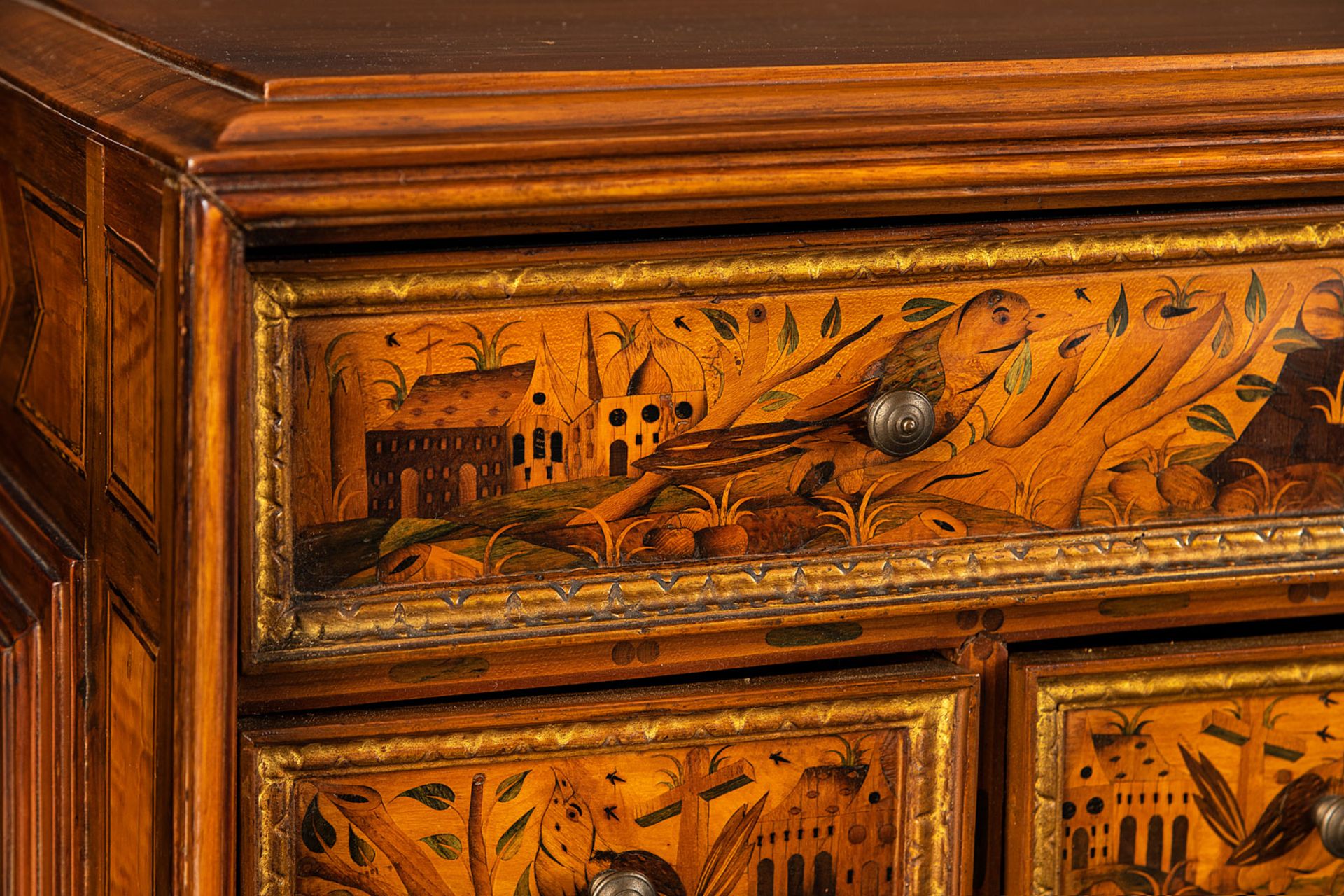 A FINE SOUTH GERMAN PARCEL GILT FRUITWOOD, ASH, SYCAMORE AND MARQUETRY CABINET - Image 10 of 12