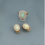 Ring und Ohrringe mit Opal-Besatz